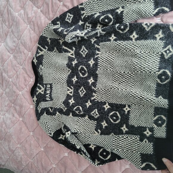 Louis Vuitton Sweater - Picture 4 of 9